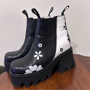 La Moda Chunky Y2K style Black White Flower Platform Punk Ankle Boots Sz 7